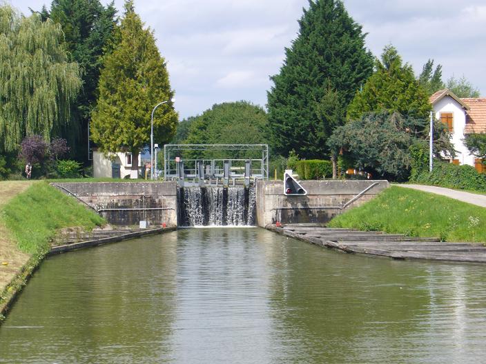 Our voyage with a motor yacht through  the mirabelle region